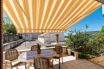 Image de Appartement de deux chambres avec la terrasse et la vue sur le mer Tri Zala, Korcula (A-9317-c)