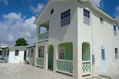 Image de Belle maison / appartement de deux étages vous attend à la Barbade.