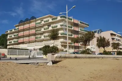 Image de Le Lavandou, Location studio cabine 4 pers, vue mer, 10 m de la plage