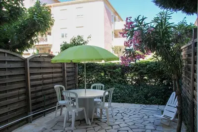 Image de Location dans un Quartier calme du Lavandou, studio 4 couchages.