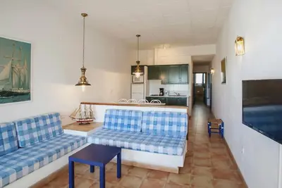 Image de Appartement 3 Chambres avec Vue Latérale sur la Mer à 50m de la plage.