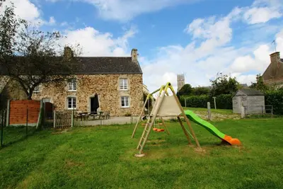 Image de Charmant presbytère avec jardin clos et Wifi à Saint-Jacques-de-Néhou
