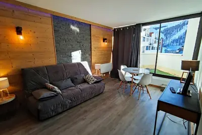 Appartement Rénové 2p avec Balcon Sud, Front de Neige, au Pied des Pistes