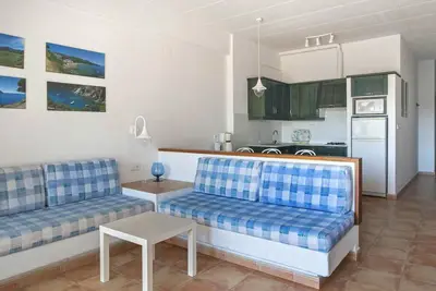 Image de Appartement 2 Chambres avec Vue Latérale sur la Mer à 50m de la plage.