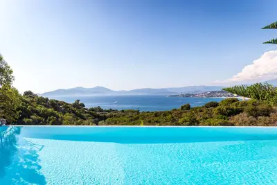 Image de Superbe Villa De 275M² Avec Piscine A Debordement Et Vue Exceptionnelle