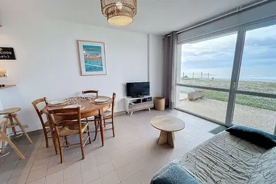 Image de Joli T2 en front de mer avec accès direct plage, terrasse privative, parking et Wi-Fi gratuit