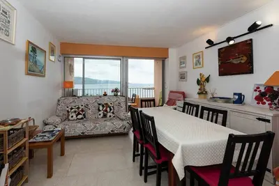 Image de Location T3 pour 6 pieds dans l'eau très bien équipé. belle vue mer