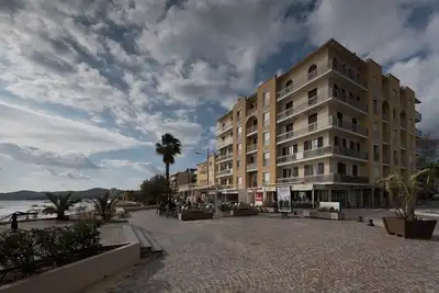 Image de Ref: Salc3: Le Lavandou, Location T2, 4 couchages, vue sur la plage