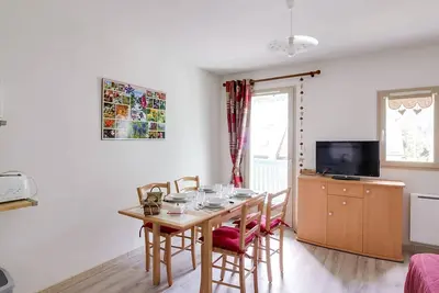 Image de Chalet Duplex 4 Pers. avec Parking, Proche Télécabine et Commerces, Ski à 1700m