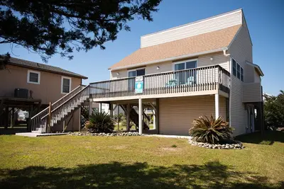 Image de Apt Not: Maison de 3 lits / 2 salles de bains avec porche filtrée, à un bloc de la plage