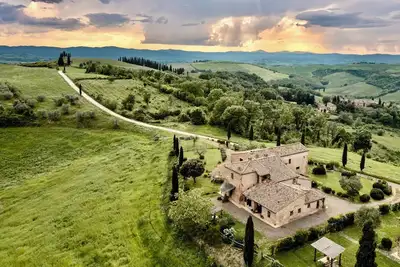 Image de Traditional Tuscan farmhouse with 360° view near Montalcino and Siena