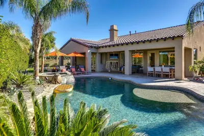 Image de * Incroyable * Nouvelle maison! Piscine, foyer et green