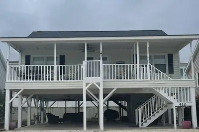 Image de Récemment mis à jour 4 chambres 2 salles de bains, WiFI, draps, à quelques pas de la plage