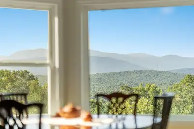 Image de Maison privée avec vue sur la montagne Shenandoah Skyline, randonnée, accès à la rivière, 90 min Dc