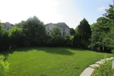 Image de Premier niveau de la maison, 2 chambres spacieuses, porte de débrayage, vue sur le jardin lumineux