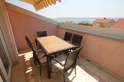 Image de Appartement de deux chambres avec la terrasse et la vue sur le mer Mandre, Pag (A-6507-a)