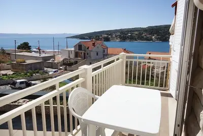 Image de Garçonnière avec le balcon et la vue sur le mer Sumartin, Brac (As-5620-c)
