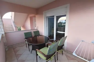Image de Appartement d'une chambre avec la terrasse et la vue sur le mer Mandre, Pag (A-6507-b)