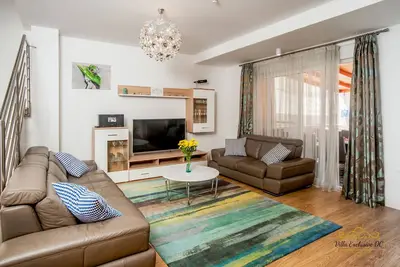 Image de Maison de vacances pour max. 10 personnes avec bain à remous extérieur chauffé et grill, Vodice