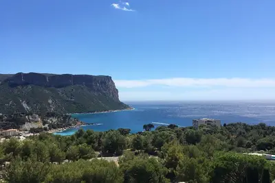 Image de Splendide vue mer et cap Canaille, piscine, tennis, belle résidence.