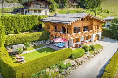 Image de Chalet Alyssum - séjour en famille 13p, jacuzzi & sauna - Ovo Network