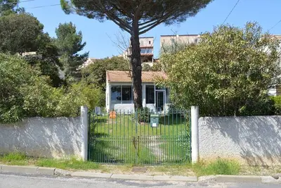 Image de Maison avec Jardin, 5 couchages, St Pierre la Mer - Lave-vaisselle, Lave-linge, Animaux acceptés