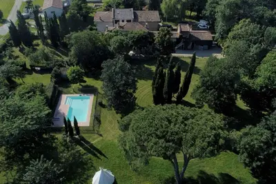 Villa Toscane créations. Domaine avec Piscine à 20 mn de Toulouse