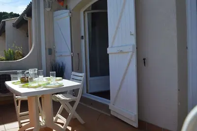 Image de Studio Mezzanine Climatisé avec Terrasse, Parking Privé et Proche Plage à Cavalaire