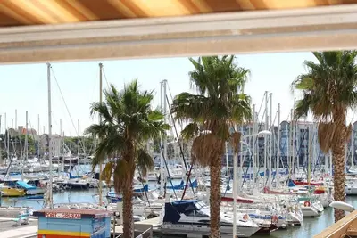 Image de Studio Cabine à Gruissan: Terrasse, Parking, Clim, Proche Commerces et Port