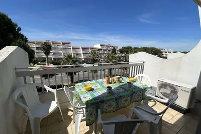 Image de Appartement 2 pièces avec climatisation, 2 terrasses et accès direct au port - Le Grau-du-Roi