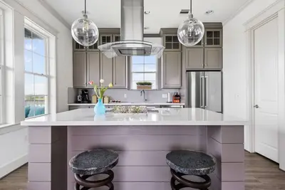 Image de Front de mer de luxe, Family Beach House, quatre balcons avec vues spectaculaires.