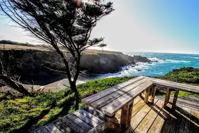 Image de Dramatic Ocean Front Accueil avec un cadre historique vraiment unique