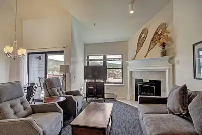 Image de Parfaitement situé 2 Story 2Br 2Ba près des remontées mécaniques + centre-ville