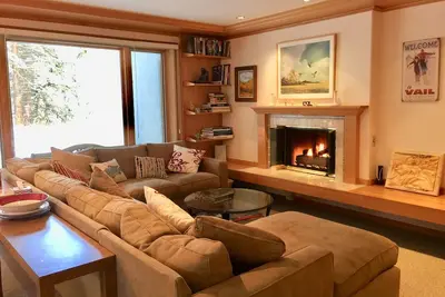 Image de À quelques pas de la gondole Eagle Bahn! Beau condo de jardin de 3 chambres à Treetop Ii