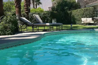 Image de Xanadu est notre oasis à Palm Springs. <br>Pas de frais de \"chauffage de piscine\"