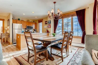 Image de 2br / 3ba + Murphy au Springs ~ meilleure piscine! ~ Les enfants skient gratuitement