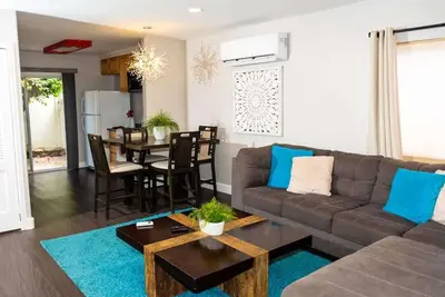 Image de Sutra à Hillcrest a l'emplacement le plus étonnant près de tous les 5 min du centre-ville