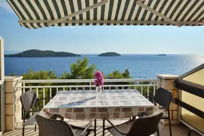Image de Appartement de deux chambres prés de la plage Prizba, Korcula (A-9276-a)