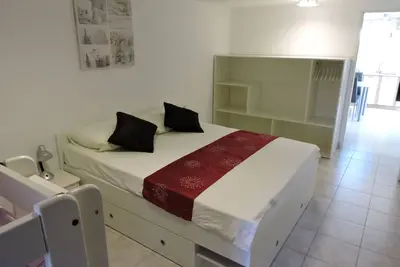 Image de Appartement d'une chambre avec la terrasse Preko, Ugljan (A-8232-c)