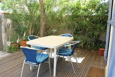 Image de Maison cosy avec terrasse, clim et parking, Ă 250m de la plage