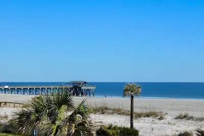 Image de Point de marsouin! <br>Front de mer à la jetée<br>Meilleur emplacement sur Tybee! <br>Marcher partout
