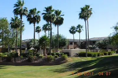 Image de Gated Communauté W / 3 Bdrms, piscine, bain à remous, gymnase, à proximité des sports et divertissements!