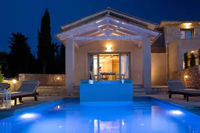 Image de Villa de luxe à couper le souffle avec vue sur la mer - Nefeli