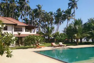 Image de Face à la plage Villa avec vue mer, piscine et tennis