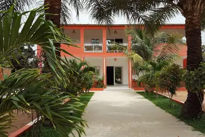 Image de 3 pièces de plein pied sur jardin à 2, 5km de la plage