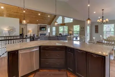 Image de 9 lits / 9Bath Private Dock Norris Lake par le pont Jumping