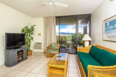 Image de Mellow Vibe Suite w/Island Decor, Kitchen Ease, Lanai, WiFi, Ac–Kamaole Sands 4305
