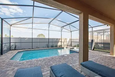 Image de Belle Maison Neuve Avec Jacuzzi Dans Une COMMUNAUTÉ De Station À Quelques Minutes De Disney!