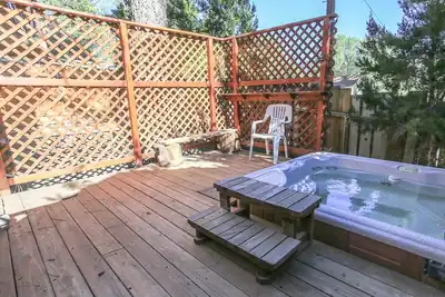 Image de Four Seasons Retreat - 3br / 2ba / Jacuzzi / WiFi / Vues magnifiques sur les pistes / Location de vélo / kayak Gratuite de 2 heures!