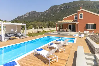 Image de Villa de luxe Casa Alta Mare en bord de mer avec piscine privée chauffée à Corfou